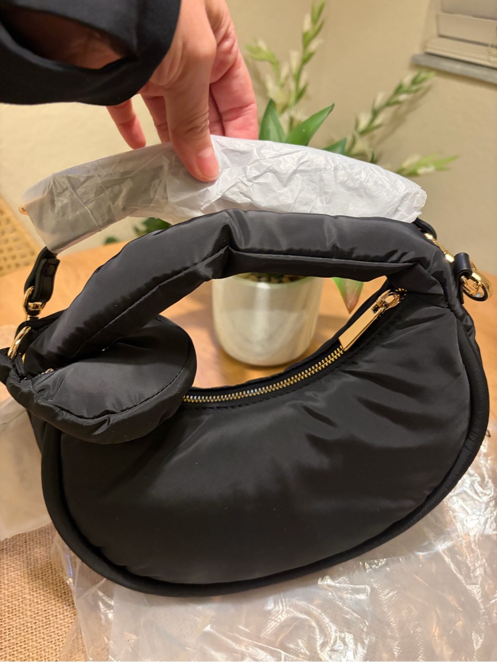ON 34th Black Puffer nylon Shoulder Bag - Lightweight Quilted - Picture 2 of 7